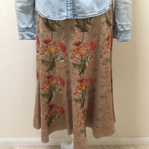 Anthropologie Dresses & Skirts - Anthropologie embroidered skirt